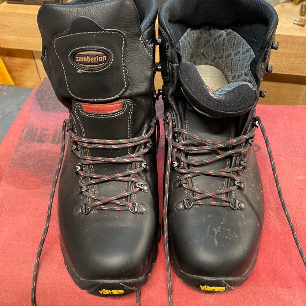 Zamberlan Vioz GTX men’s 13 hiking shoes. Like new. Worn once.